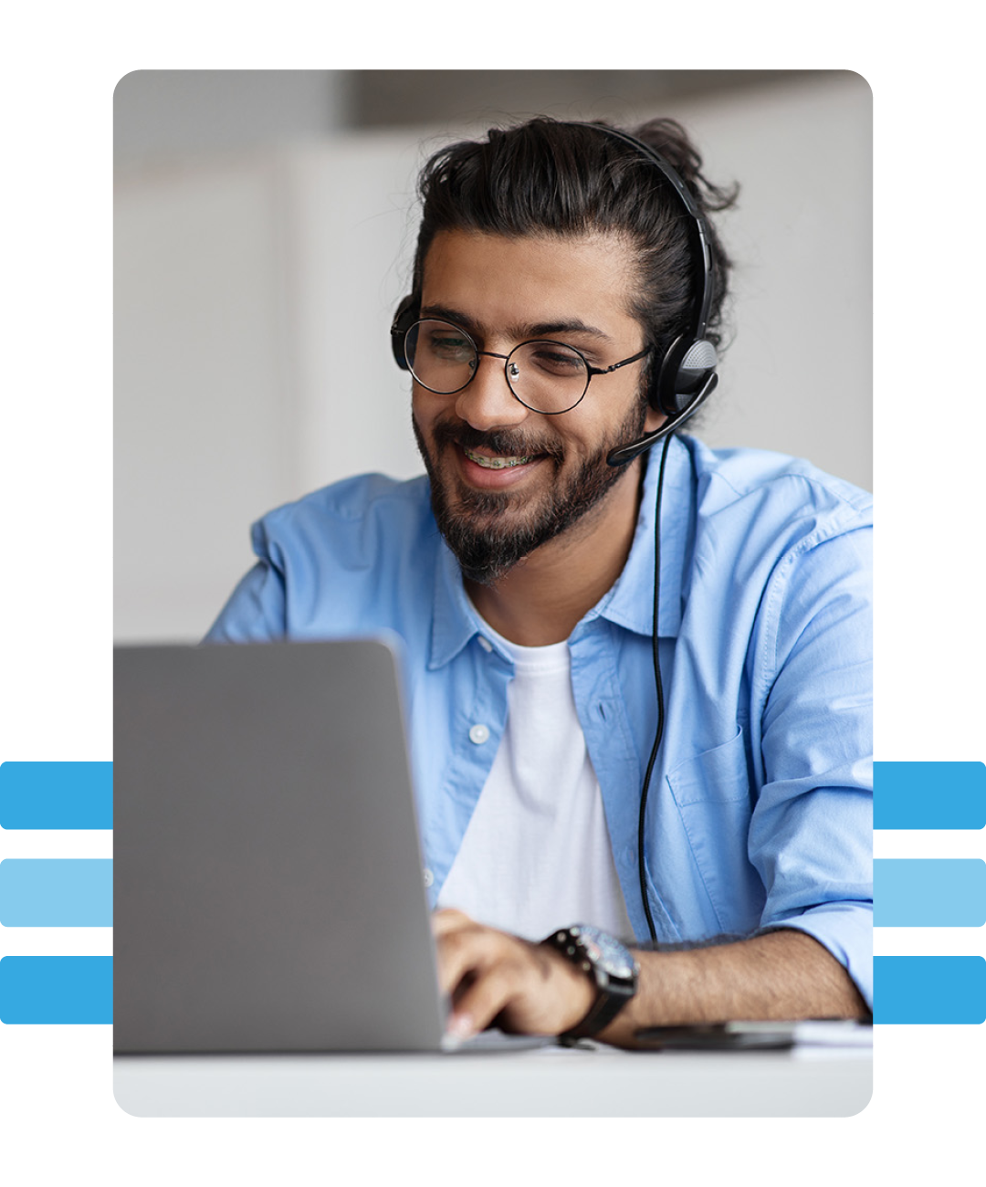 Image of an IT support professional talking on a headset